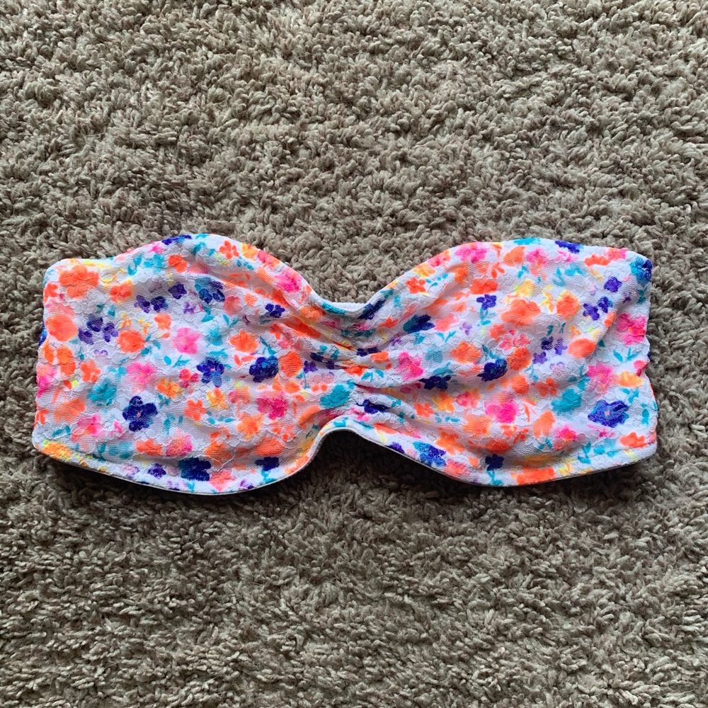 Victoria’s Secret Pink-Strapless Floral Bralette